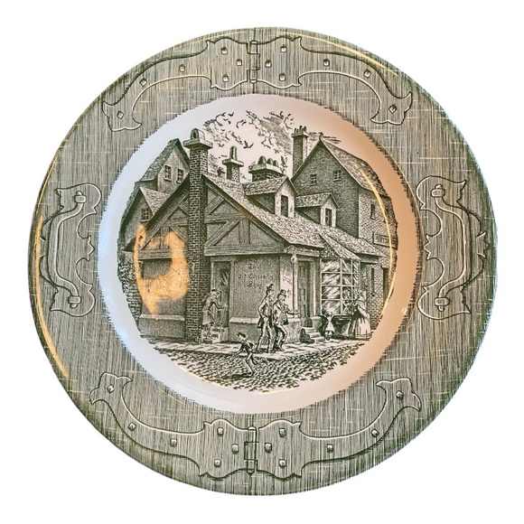 Pair of Vintage dinner plates “The Old Curiosity Shop” 10” across by Royal USA - Picture 3 of 4